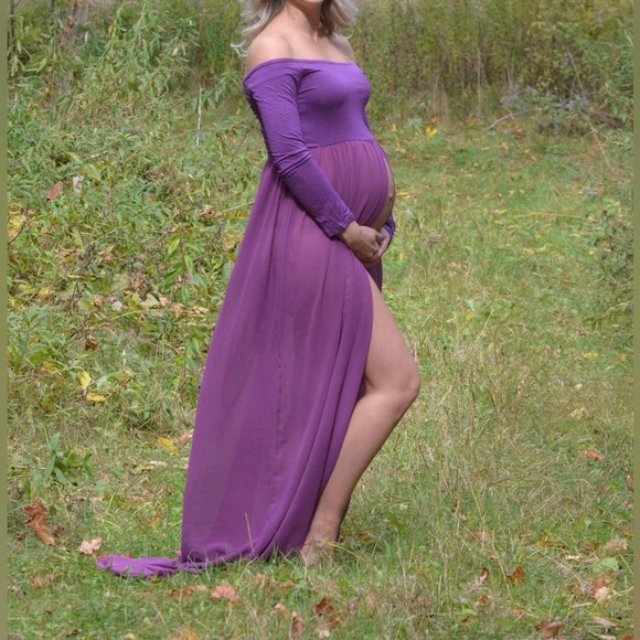 Maternity photo session dress.  Listed as a size small but is a O/S. - Picture 1 of 4